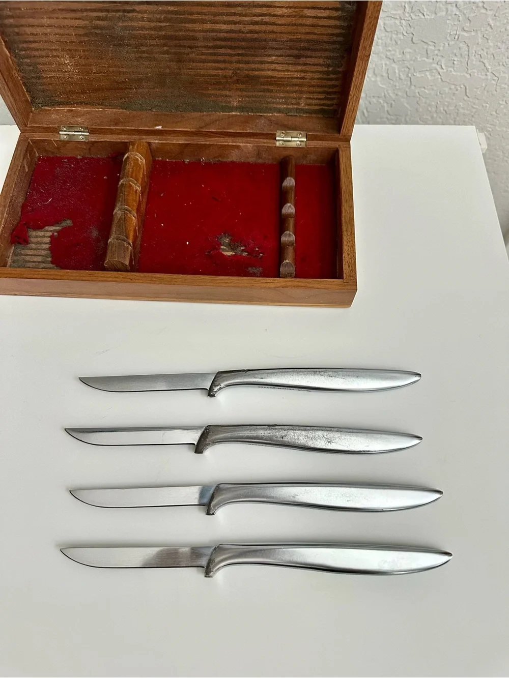 Vintage Gerber Miming Legendary Blades-Steak Knives-Set of 4-Original Walnut Box